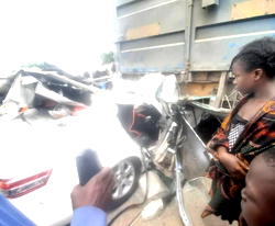 2 feared dead as car rams into truck on Lagos-Badagry Expressway
