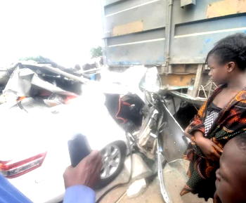 2 feared dead as car rams into truck on Lagos-Badagry Expressway