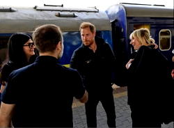 Prince Harry makes surprise visit to Ukraine