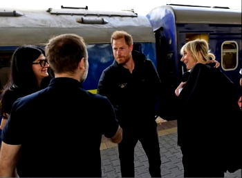 Prince Harry makes surprise visit to Ukraine