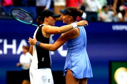Swiatek defeated by Anisimova in US Open quarter-finals