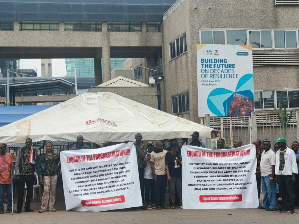 Retired military pensioners block Finance ministry gates over unpaid benefits