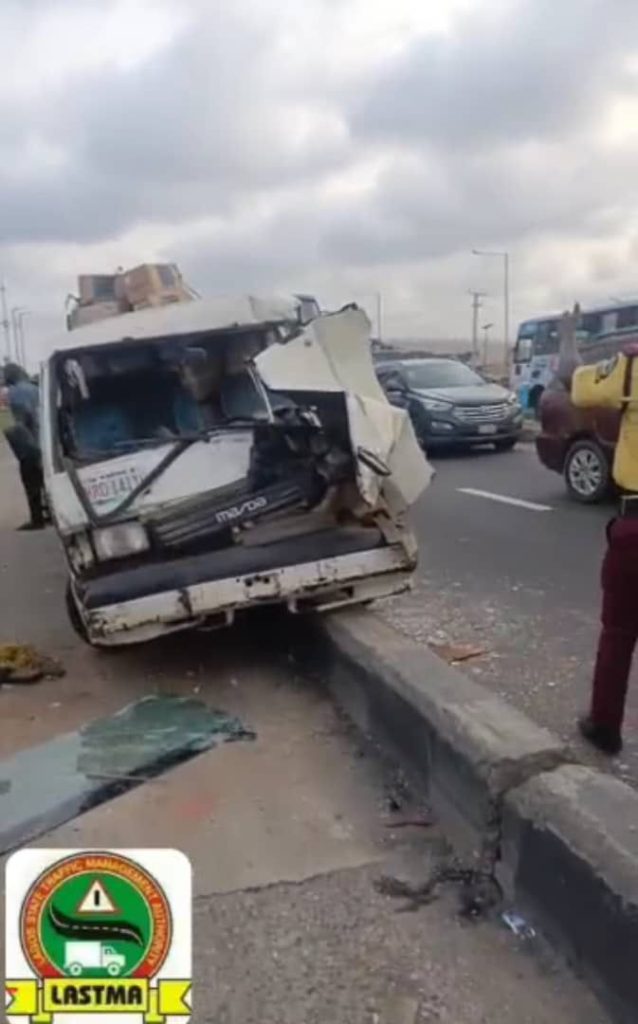 Two injured, 3 rescued in separate road accidents at Mile 2, Surulere