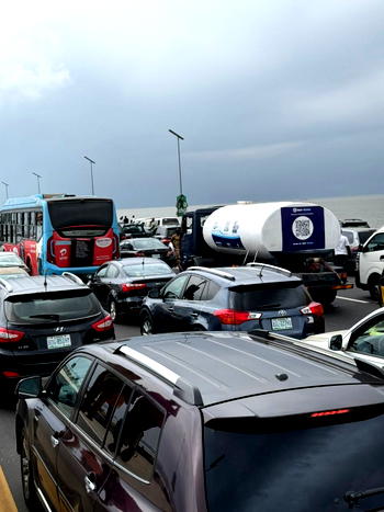 Third Mainland Bridge gridlock: Residents protest demolition of houses in Oworonshoki