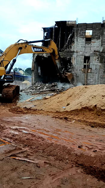 Ebonyi Govt demolishes unapproved building in Abakaliki