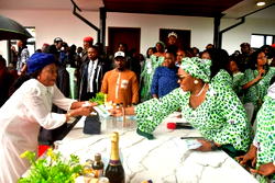First Lady Tinubu empowers 500 women with N50,000 grants in C’River
