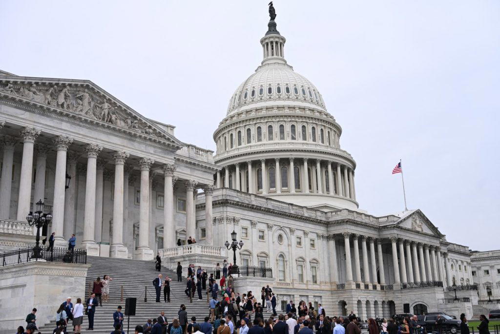 US govt shutdown begins after Congress fails to reach deal