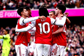 Arsenal go top of Premier League as Man Utd ease pressure on Amorim