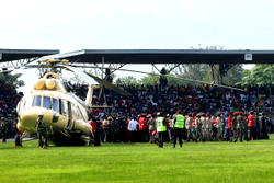 Huge crowds as body of revered Kenya politician Odinga heads home
