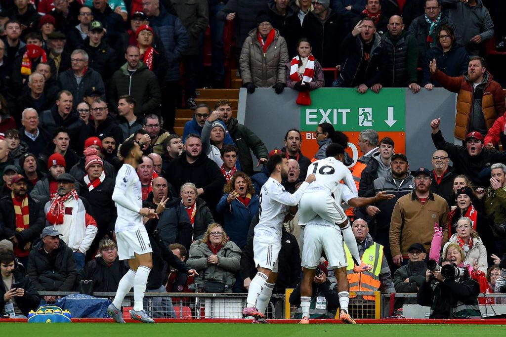 Liverpool suffer fourth straight defeat as Man United triumph 2-1 at Anfield