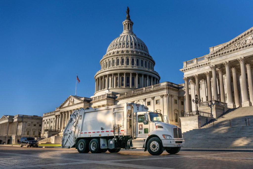 US warns of holiday travel chaos as govt shutdown drags