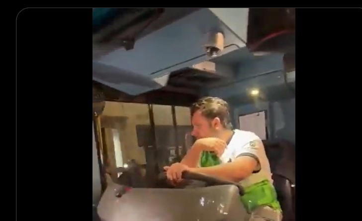 Bus driver sacked for wearing Liverpool jersey, sparking chaos with Chelsea fans