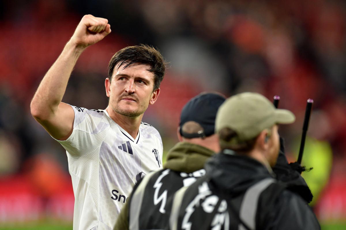 Maguire signs one-year Man Utd contract extension