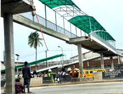 Lagos Pedestrians’ Dilemma: Dashing across Oshodi-Apapa Expressway or collapsed Aswani Bridge