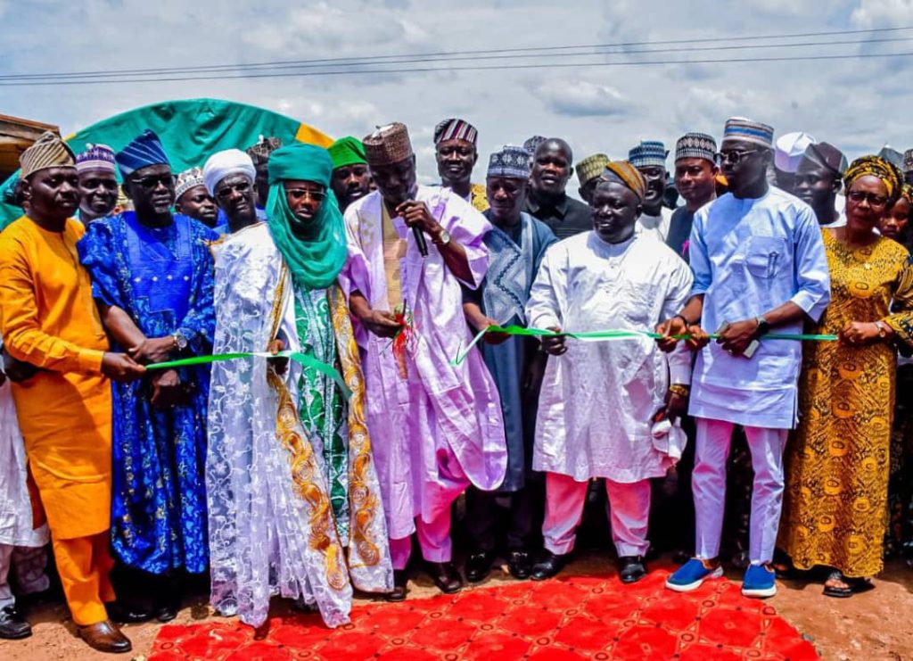 L-R: Chairman, Kwara State House of Assembly Committee on Water Resources, Hon. Yunusa Oniboki; Special Adviser (Political) to the Governor, Alhaji Wahab Femi Agbaje; Daudu Alapa, Alhaji Saka Yusuf; Representative of Kwara State Governor and Special Adviser on Special Duties, Alhaji Abdulrazaq Jiddah; Chairman, Asa Local Government, Alhaji Shehu Yayaha; Chairman Kwara SUBEB, Prof Shehu Raheem Adaramaja; Commissioner for Water Resources, Hon. Usman Yunusa Lade; and Permanent Secretary, Ministry of Water Resources, Mrs Christiana Ashonibare; during the Official Commissioning of Otte/Budo Egba Integrated Water Plant, in Otte, Asa LGA, on Monday.
