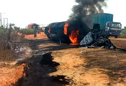 Explosion: 30 killed scooping fuel from fallen tanker