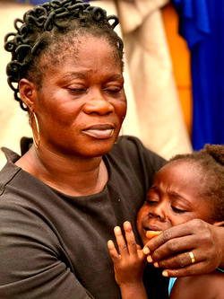 Photos: Tears, hunger in Oworonshoki as displaced women sell belongings after demolition