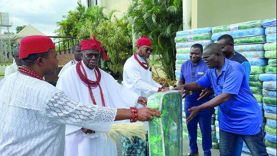 Urhobo monarchs donate 100 mattresses to Okuama community