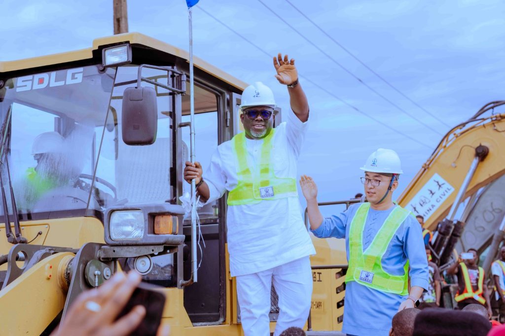 Oborevwori flags off reconstruction of bad portions on Warri -Sapele road