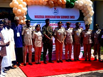 Japa: Immigration stops 294 Nigerians from exit, turns back 332 irregular migrants