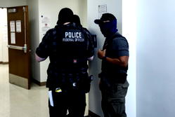 US judge orders hundreds of arrested migrants released on bond