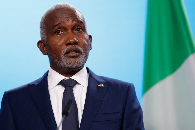 L'ancien ministre Tuggar obtient le formulaire de gouvernance APC pour Bauchi