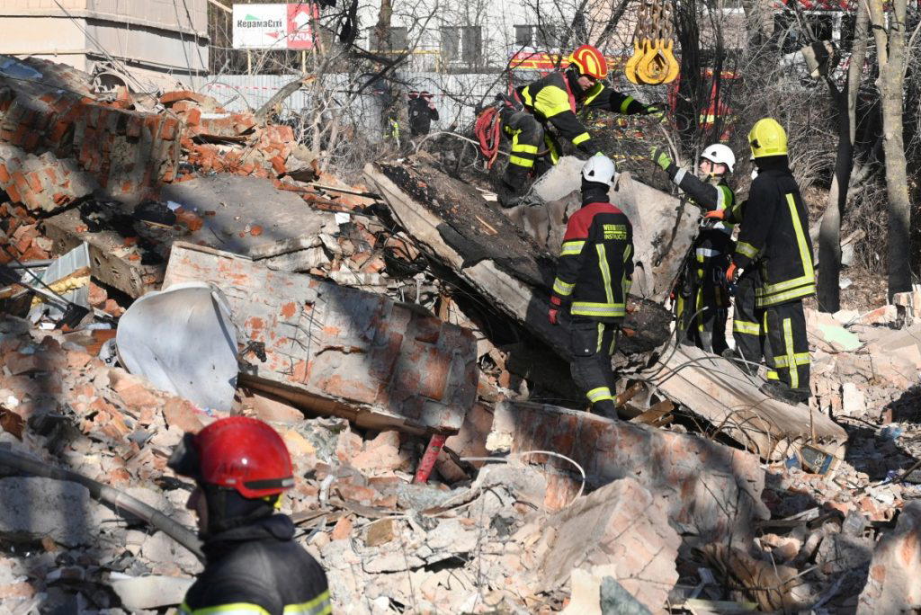 US presses Ukraine to cede land as Russian strikes kill 26