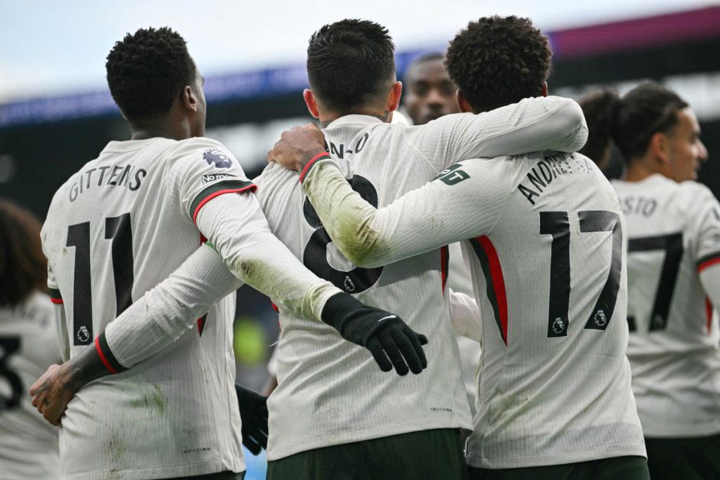 Chelsea sink Burnley to close gap on leaders Arsenal