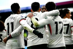 Chelsea sink Burnley to close gap on leaders Arsenal