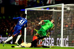 Chelsea blow 10-man Barcelona away with 3-0 victory