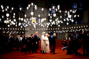 Pope Leo visits Istanbul’s  Blue Mosque