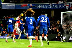 10-man Chelsea hold leaders Arsenal to 1-1 draw