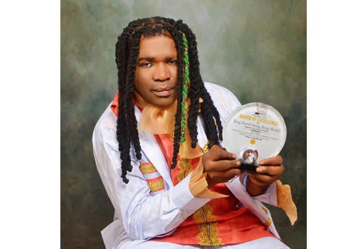 King Model bags AGEA Fashion Icon Award