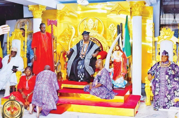 Ancient tradition behind Alaafin’s throne: Trusted aide 'tests' seat