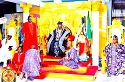 Ancient tradition behind Alaafin’s throne: Trusted aide ‘tests’ seat