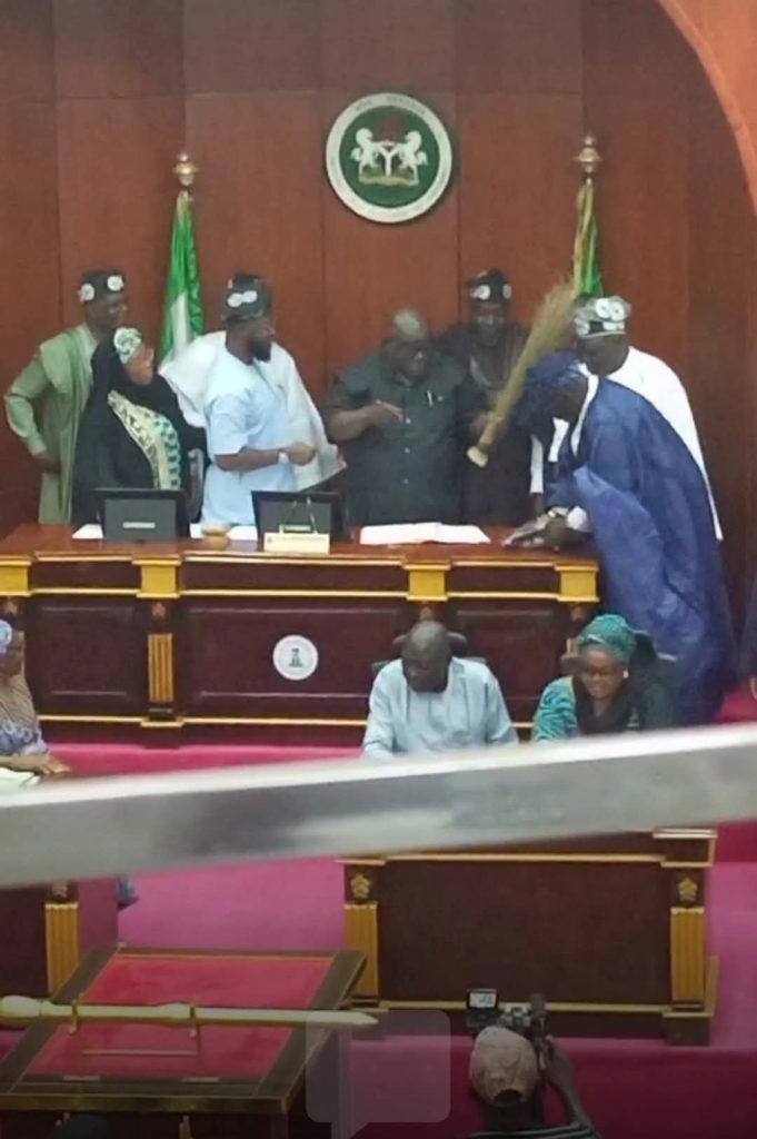 Taraba Speaker, 15 PDP assembly members defect to APC