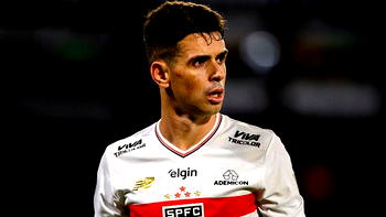 Former Chelsea star Oscar in hospital after collapsing in training