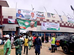PDP convention in Ibadan: Angry delegates pull down posters of absent governors