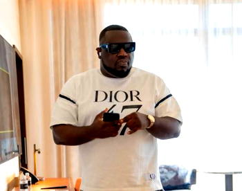 Entertainment Executive Soso Soberekon empowers indigent students with school fees
