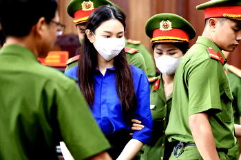 Vietnam beauty queen jailed for fibre gummy fraud