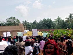 Tension in Enugu community as Gov Mbah’s kinsmen protest alleged military invasion