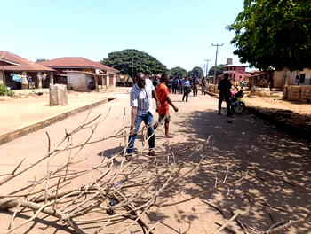 Angry Kwara youths block Ilorin–Kabba Road after deadly bandit attack