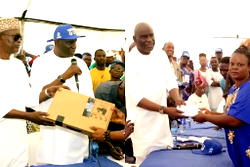 Ondo Rep, Adefarati empowers youths, widows with laptops, cash gifts