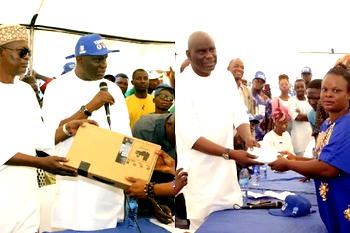 Ondo Rep, Adefarati empowers youths, widows with laptops, cash gifts
