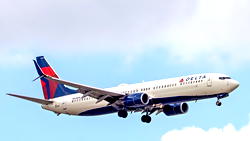 Passengers evacuated from flight in New York airport after bomb threat