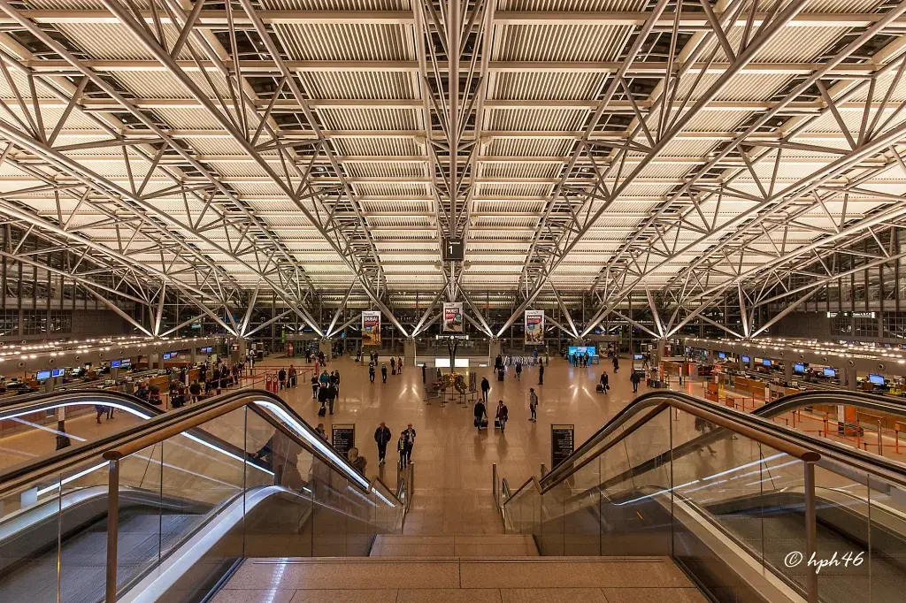 10 oldest airports in the world