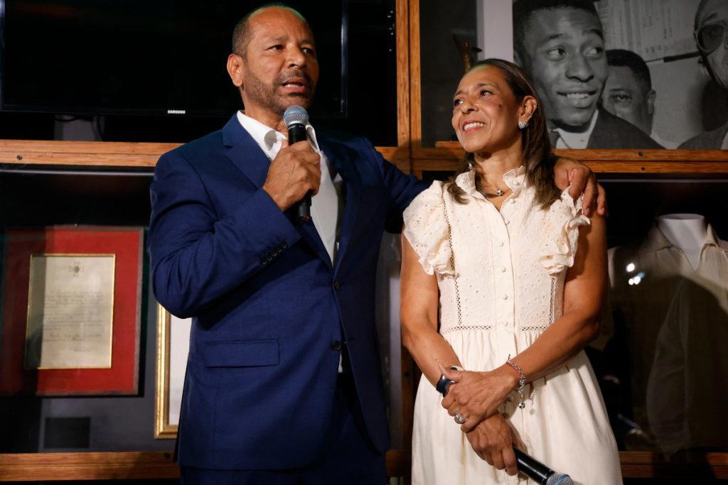 Pele’s brand acquired by family business of Neymar Jr.