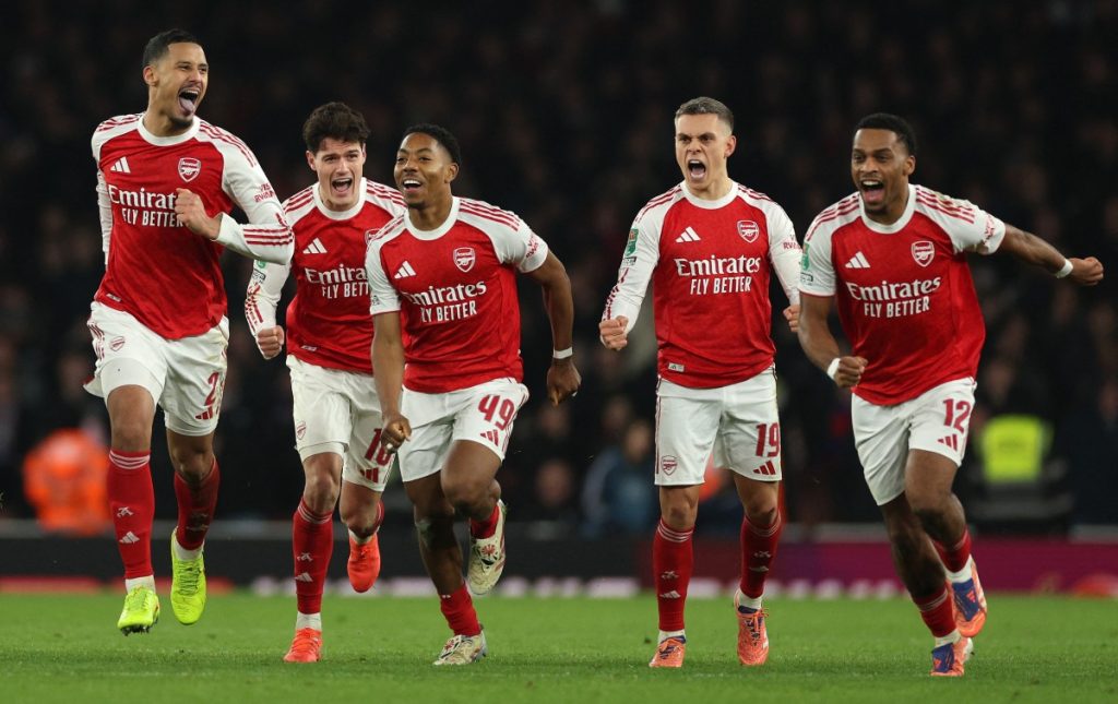 Arsenal reach League Cup semis with shoot-out win over Palace
