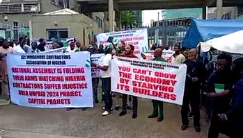 4trn debt: Angry contractors besiege finance ministry, demand N760bn payment