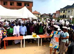 Yuletide: APC member gifts 1,000 Lagos residents food, cash